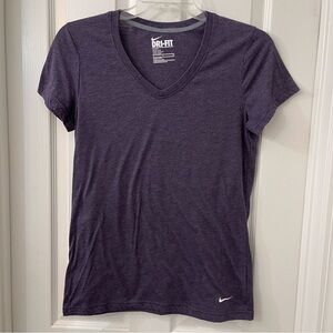Nike Dri-Fit Losse Fit V-Neck T-Shirt - Purple.  Womens:  Small.